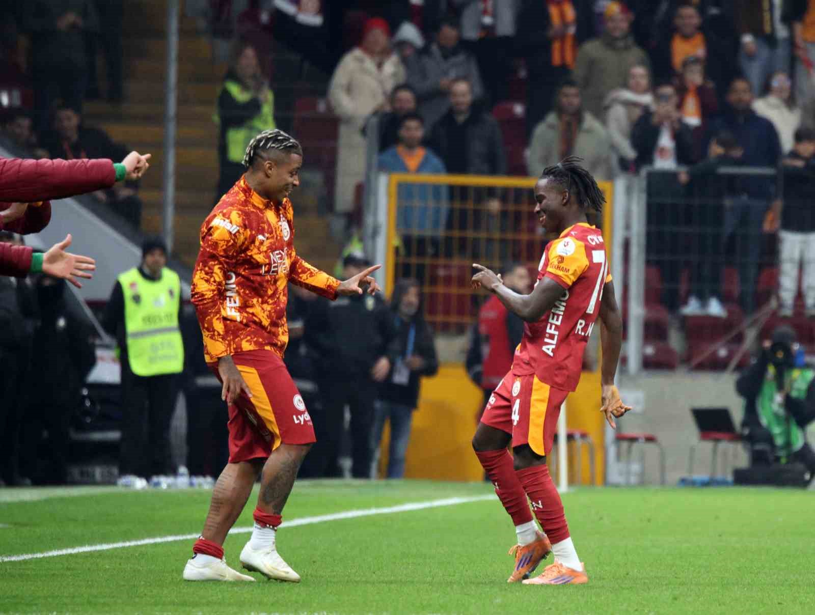 Trendyol Süper Lig: Galatasaray: 3 - RAMS Başakşehir: 0 (Maç sonucu)
