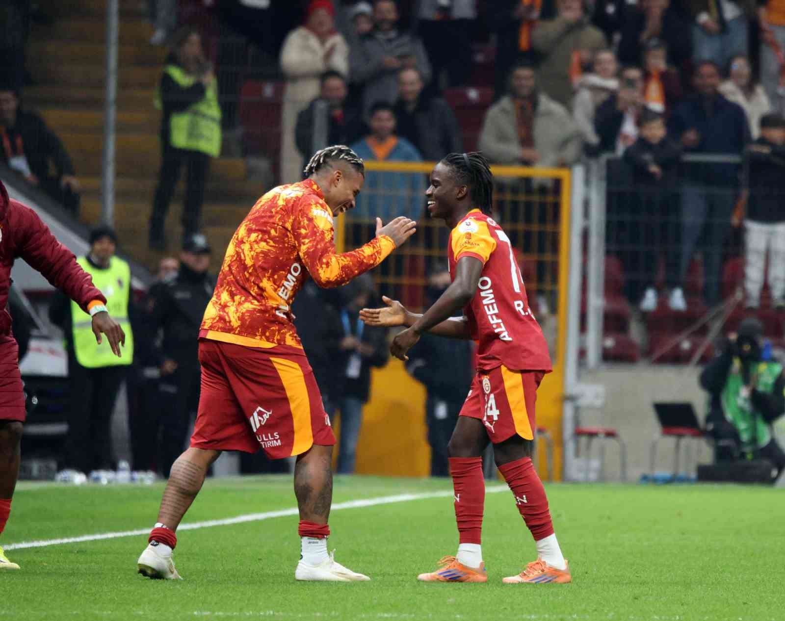 Trendyol Süper Lig: Galatasaray: 3 - RAMS Başakşehir: 0 (Maç sonucu)
