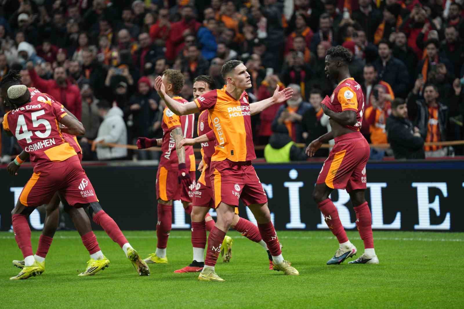Trendyol Süper Lig: Galatasaray: 3 - RAMS Başakşehir: 0 (Maç sonucu)
