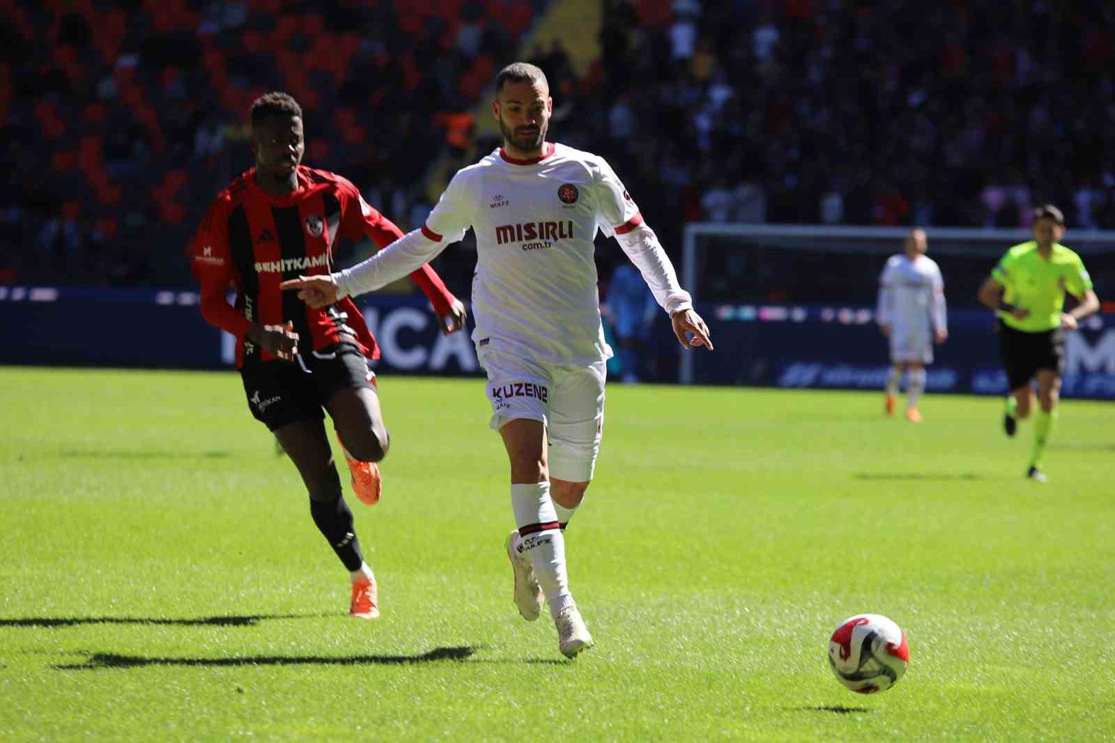 Trendyol Süper Lig: Gaziantep FK: 0 - Fatih Karagümrük: 0 (İlk yarı)
