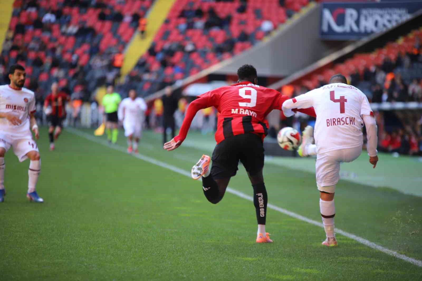 Trendyol Süper Lig: Gaziantep FK: 0 - Fatih Karagümrük: 0 (İlk yarı)
