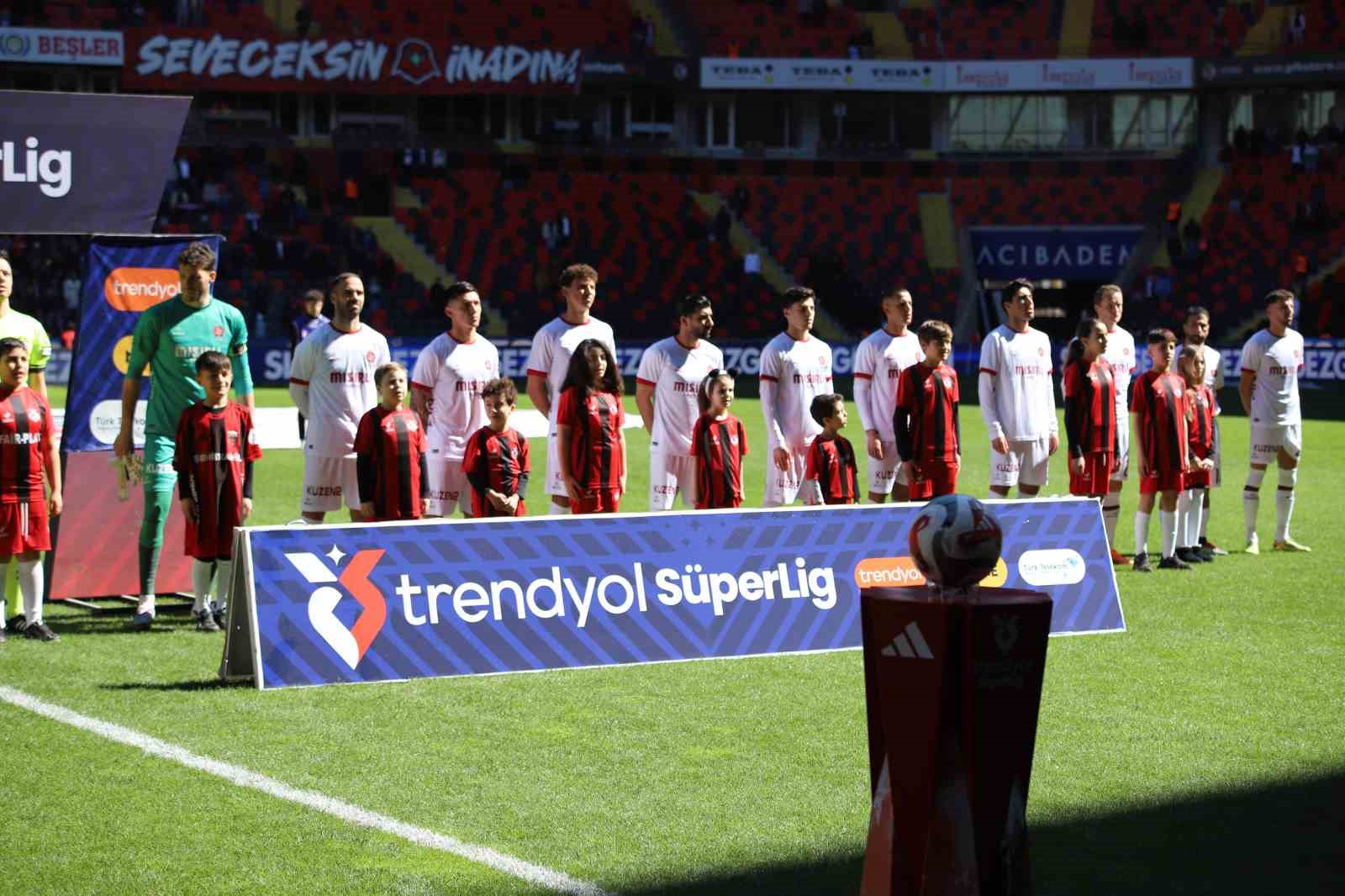 Trendyol Süper Lig: Gaziantep FK: 0 - Fatih Karagümrük: 0 (Maç devam ediyor)
