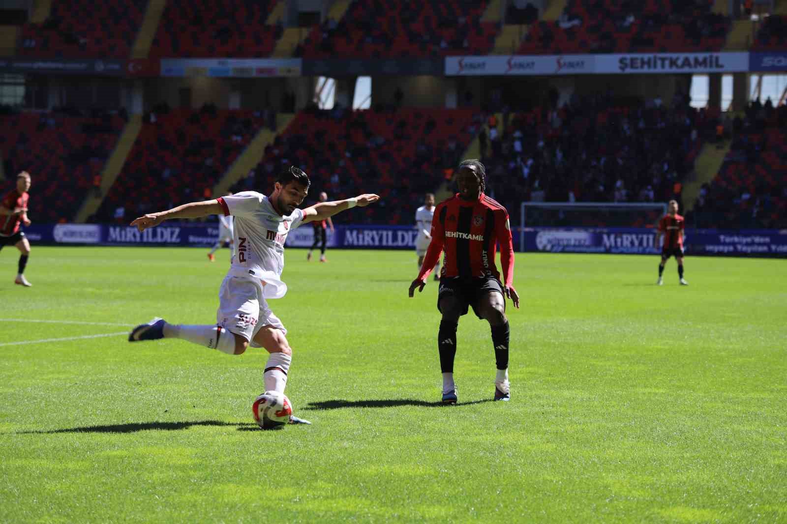 Trendyol Süper Lig: Gaziantep FK: 0 - Fatih Karagümrük: 0 (Maç devam ediyor)
