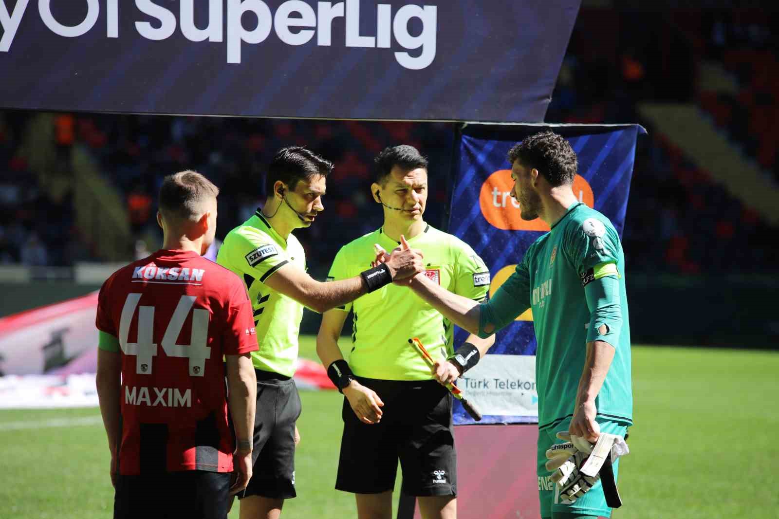 Trendyol Süper Lig: Gaziantep FK: 0 - Fatih Karagümrük: 0 (Maç devam ediyor)
