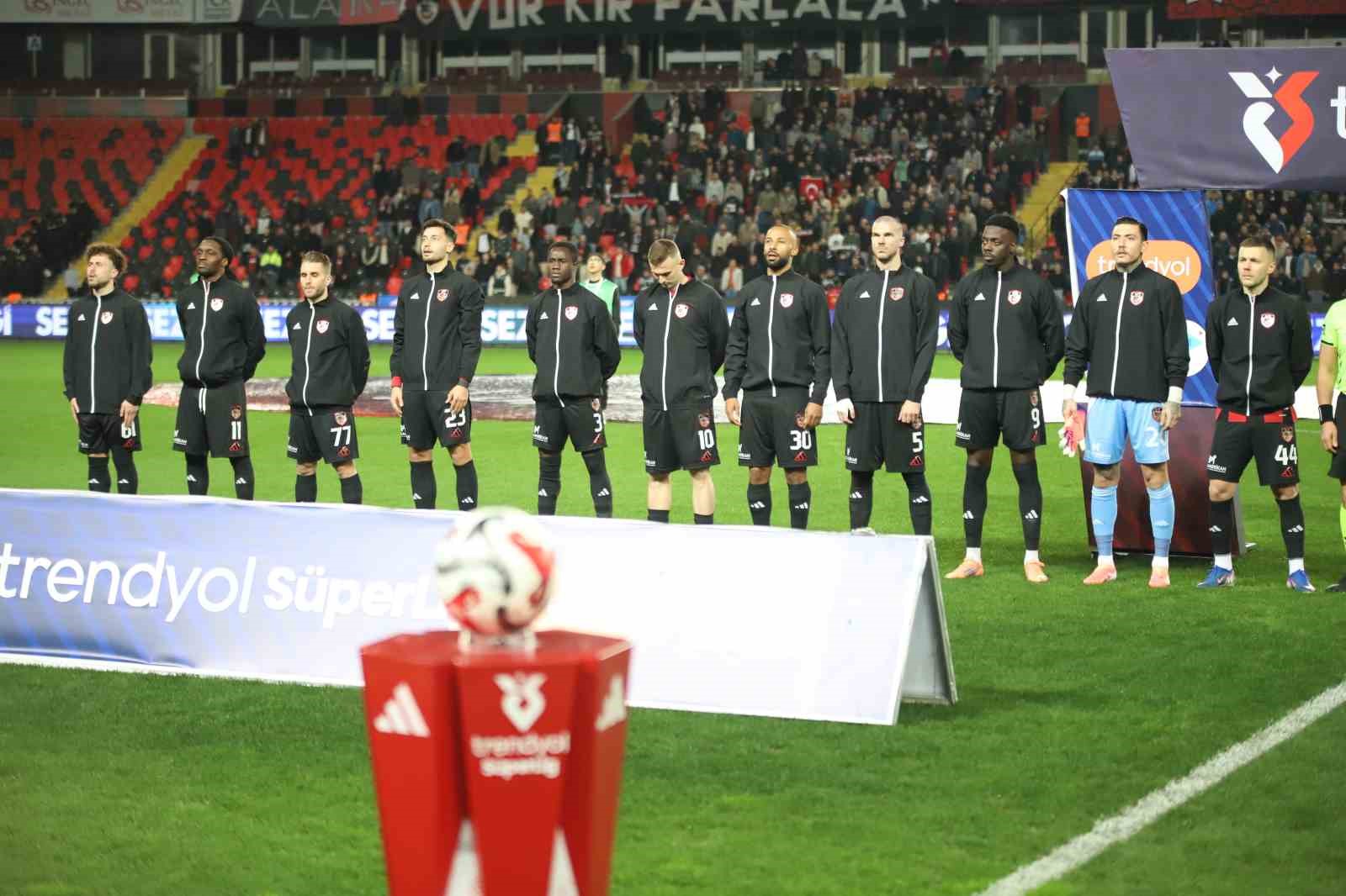 Trendyol Süper Lig: Gaziantep FK: 0 - Kasımpaşa: 0 (Maç devam ediyor)
