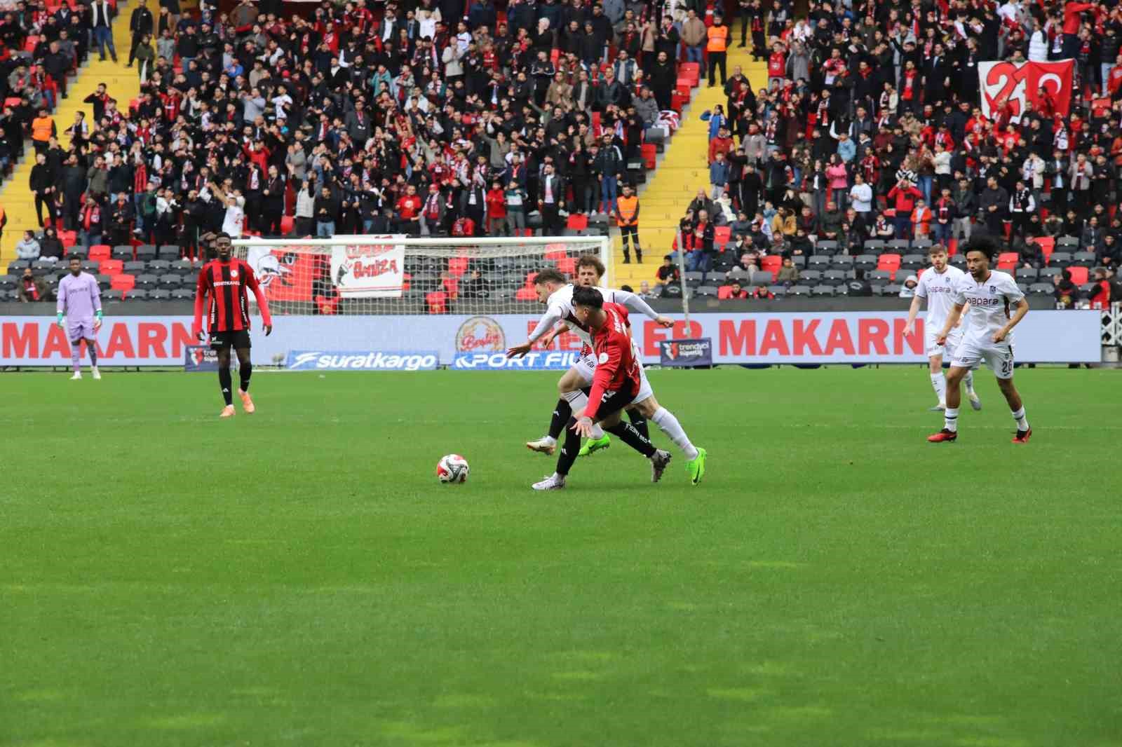 Trendyol Süper Lig: Gaziantep FK: 0 - Trabzonspor: 0 (Maç devam ediyor)
