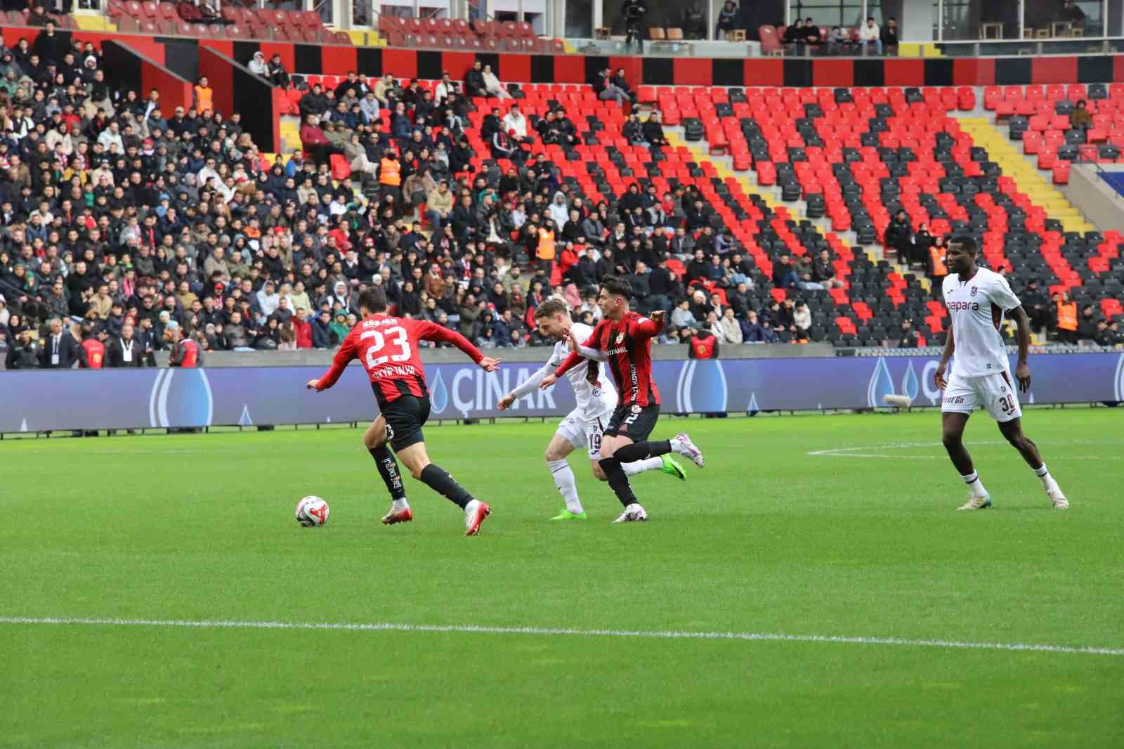 Trendyol Süper Lig: Gaziantep FK: 0 - Trabzonspor: 0 (Maç devam ediyor)

