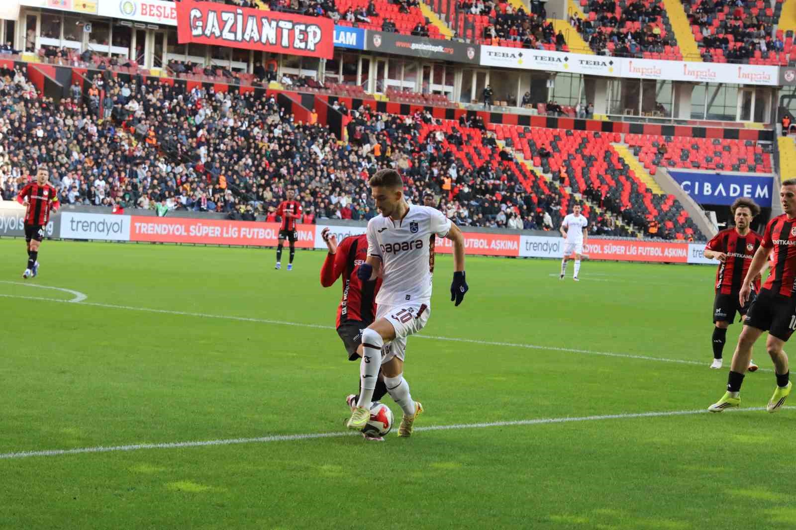 Trendyol Süper Lig: Gaziantep FK: 0 - Trabzonspor: 0 (Maç devam ediyor)
