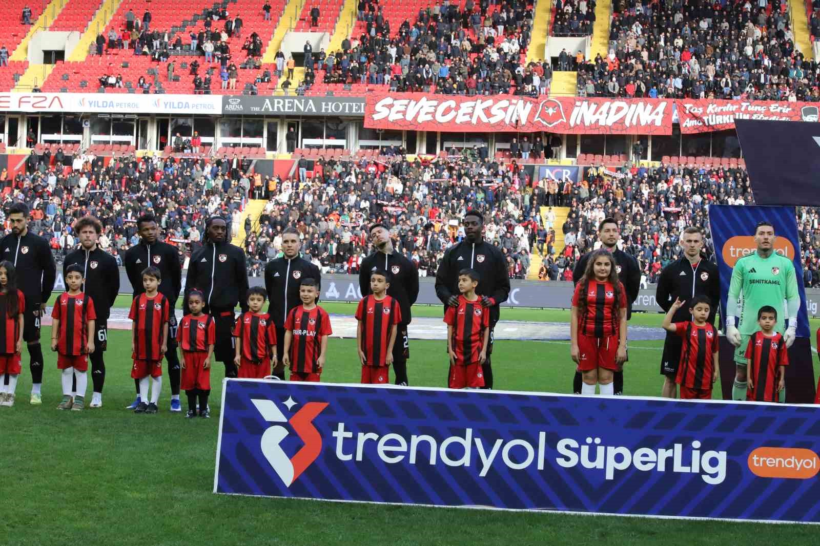 Trendyol Süper Lig: Gaziantep FK: 0 - Trabzonspor: 0 (Maç devam ediyor)
