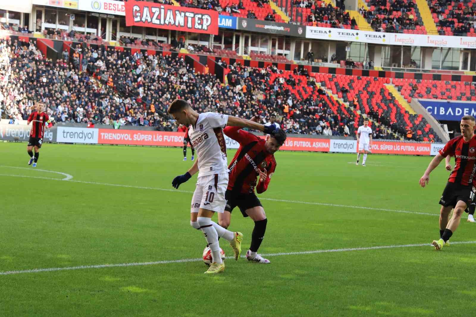 Trendyol Süper Lig: Gaziantep FK: 0 - Trabzonspor: 0 (Maç devam ediyor)
