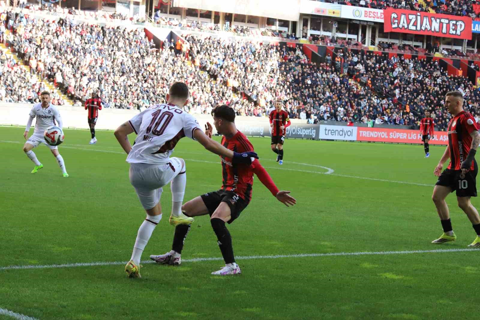 Trendyol Süper Lig: Gaziantep FK: 0 - Trabzonspor: 0 (Maç devam ediyor)
