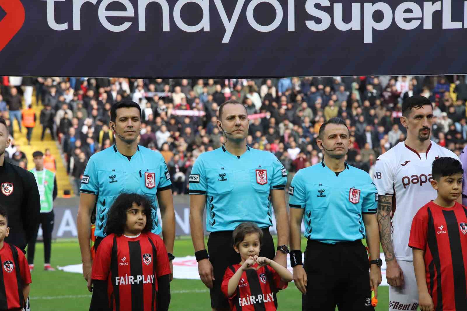 Trendyol Süper Lig: Gaziantep FK: 0 - Trabzonspor: 0 (Maç devam ediyor)
