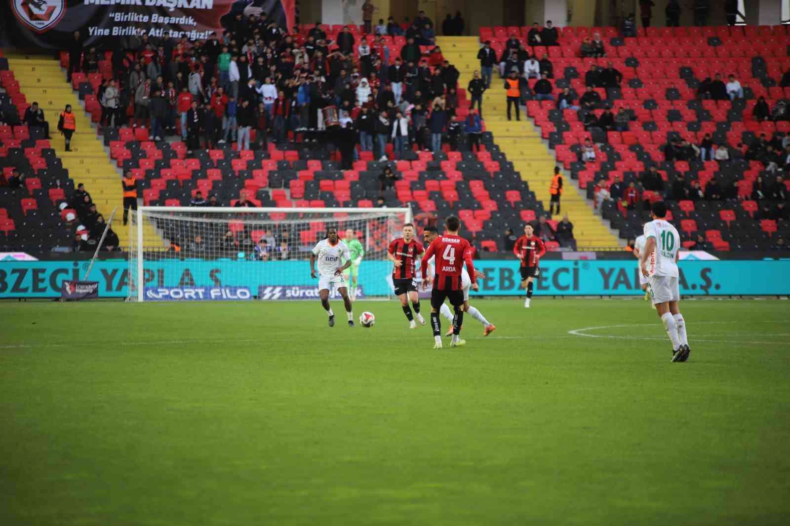 Trendyol Süper Lig: Gaziantep FK: 1 - Corendon Alanyaspor: 1 (Maç sonucu)
