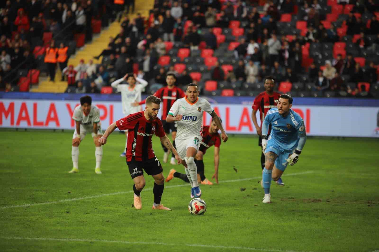 Trendyol Süper Lig: Gaziantep FK: 1 - Corendon Alanyaspor: 1 (Maç sonucu)
