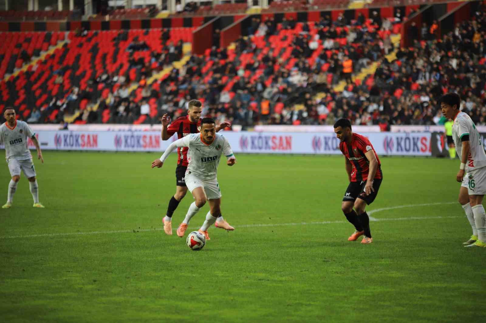 Trendyol Süper Lig: Gaziantep FK: 1 - Corendon Alanyaspor: 1 (Maç sonucu)
