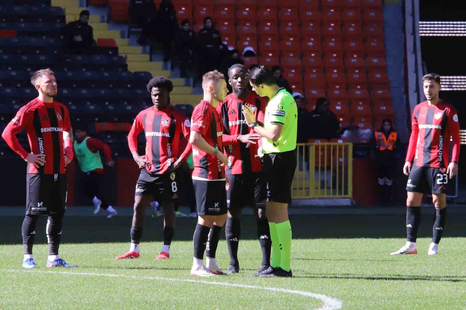 Trendyol Süper Lig: Gaziantep FK: 1 - Fatih Karagümrük: 1 (Maç sonucu)
Trendyol Süper Lig: Gaziantep FK: 1 - Fatih Karagümrük: 1 (Maç sonucu)