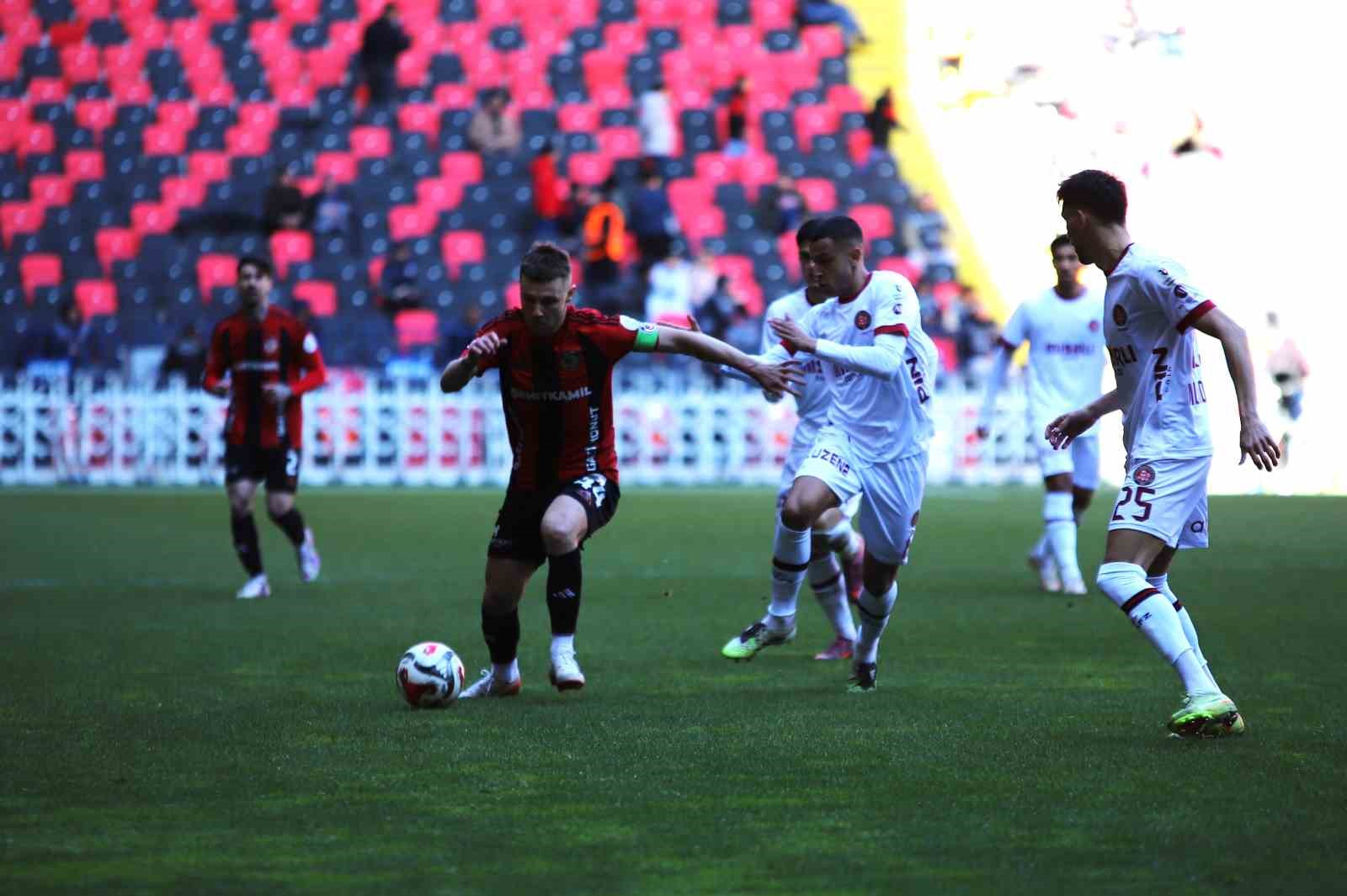 Trendyol Süper Lig: Gaziantep FK: 1 - Fatih Karagümrük: 1 (Maç sonucu)
Trendyol Süper Lig: Gaziantep FK: 1 - Fatih Karagümrük: 1 (Maç sonucu)