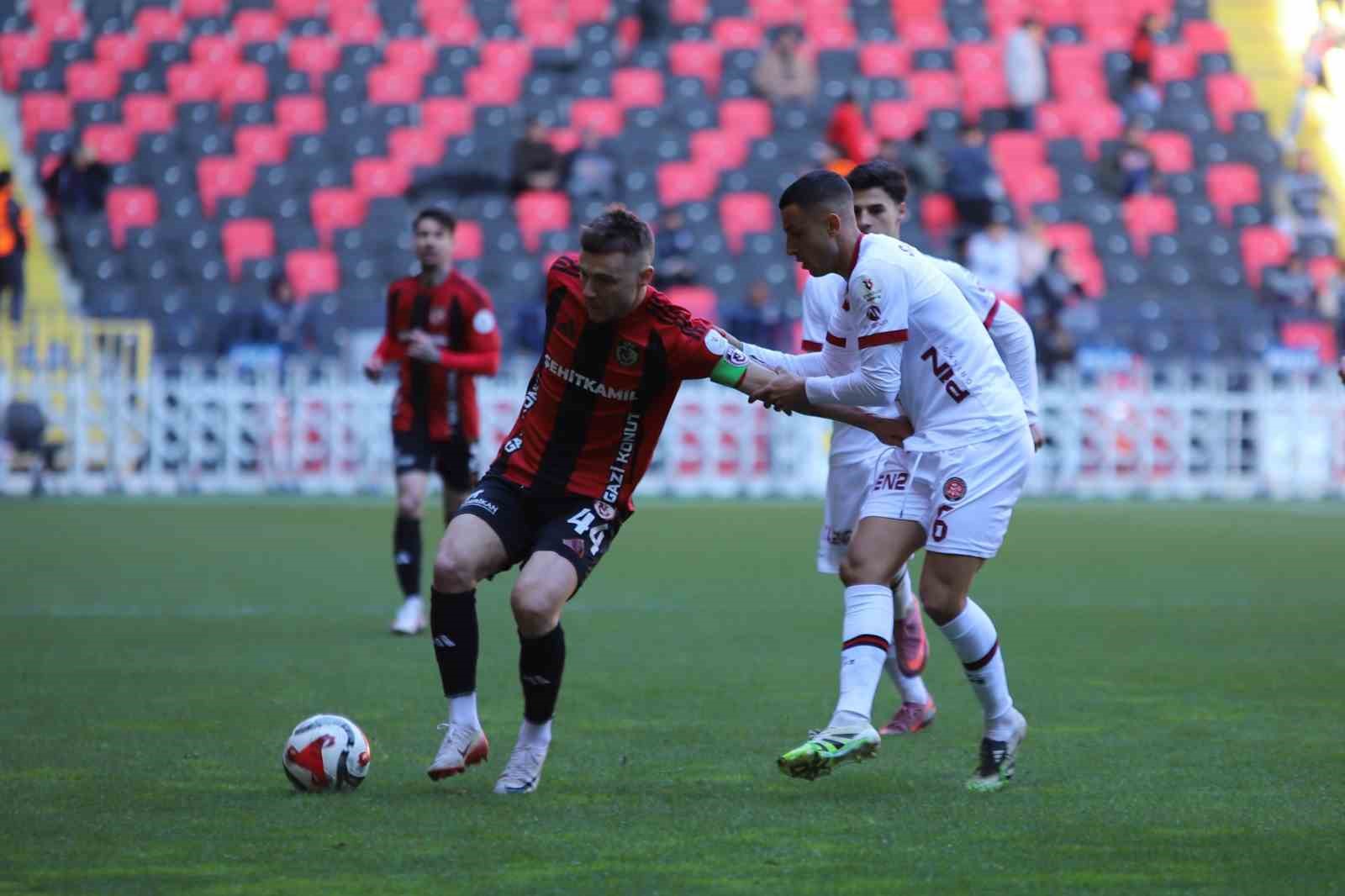 Trendyol Süper Lig: Gaziantep FK: 1 - Fatih Karagümrük: 1 (Maç sonucu)
Trendyol Süper Lig: Gaziantep FK: 1 - Fatih Karagümrük: 1 (Maç sonucu)