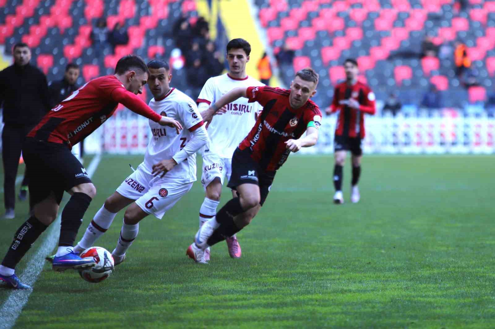 Trendyol Süper Lig: Gaziantep FK: 1 - Fatih Karagümrük: 1 (Maç sonucu)
Trendyol Süper Lig: Gaziantep FK: 1 - Fatih Karagümrük: 1 (Maç sonucu)