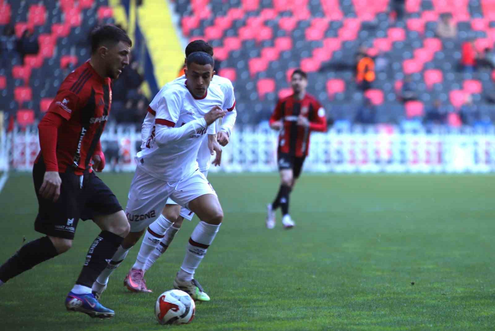 Trendyol Süper Lig: Gaziantep FK: 1 - Fatih Karagümrük: 1 (Maç sonucu)
Trendyol Süper Lig: Gaziantep FK: 1 - Fatih Karagümrük: 1 (Maç sonucu)