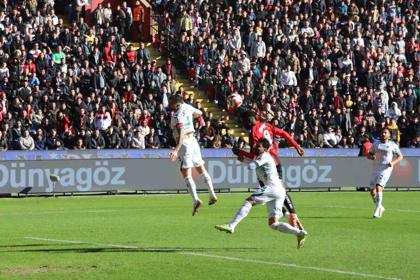 Trendyol Süper Lig: Gaziantep FK: 1 - Konyaspor: 0 (İlk yarı)
