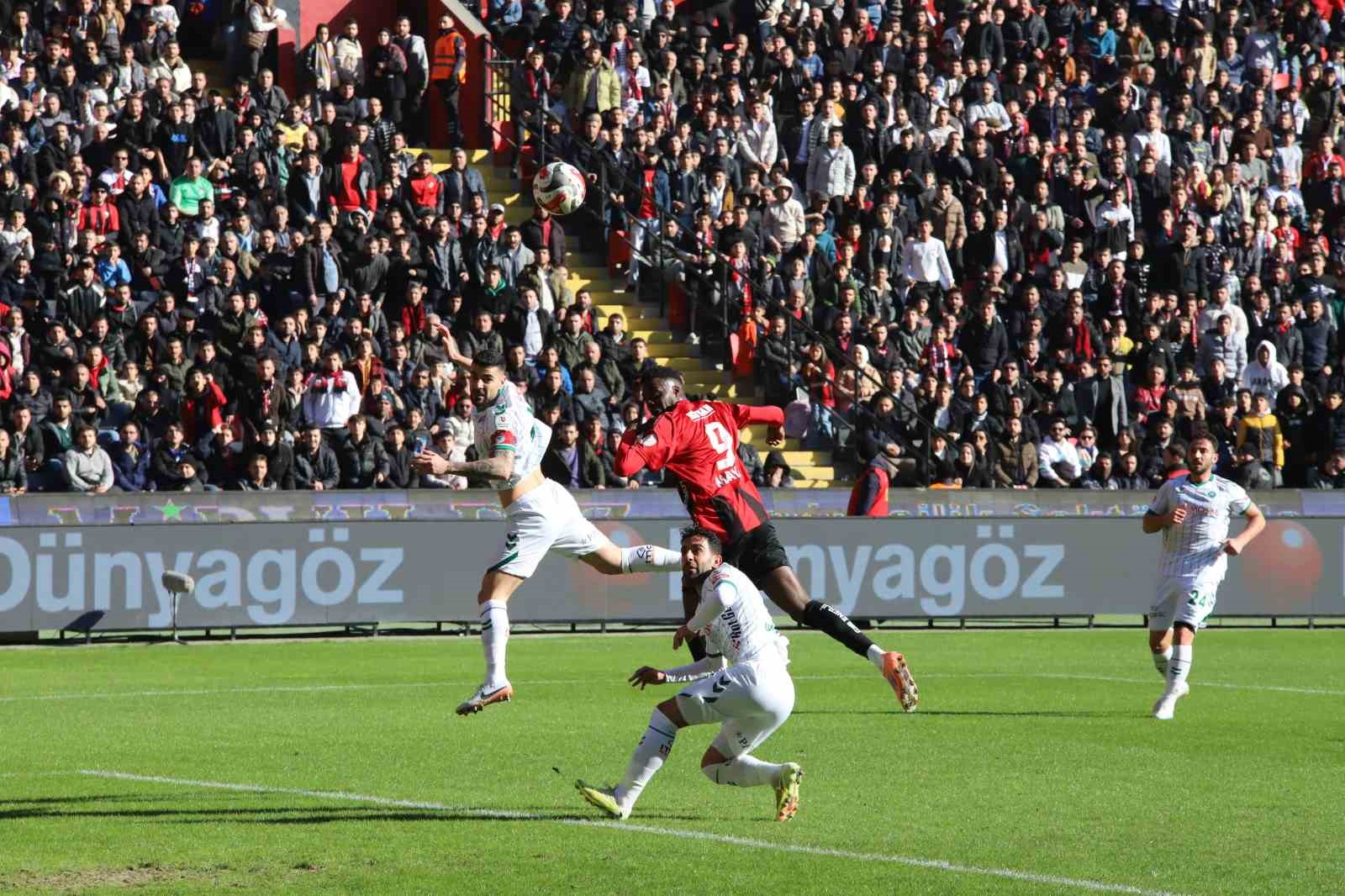 Trendyol Süper Lig: Gaziantep FK: 1 - Konyaspor: 0 (İlk yarı)
