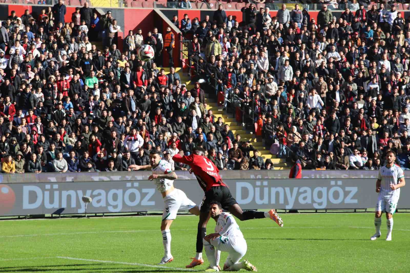 Trendyol Süper Lig: Gaziantep FK: 1 - Konyaspor: 0 (İlk yarı)
