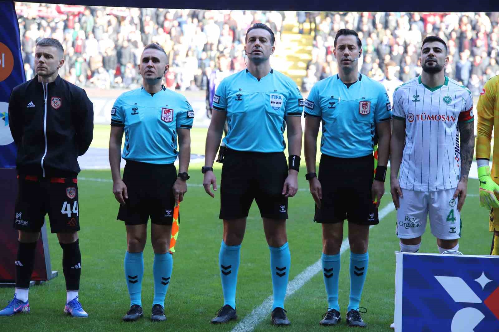 Trendyol Süper Lig: Gaziantep FK: 1 - Konyaspor: 0 (İlk yarı)
