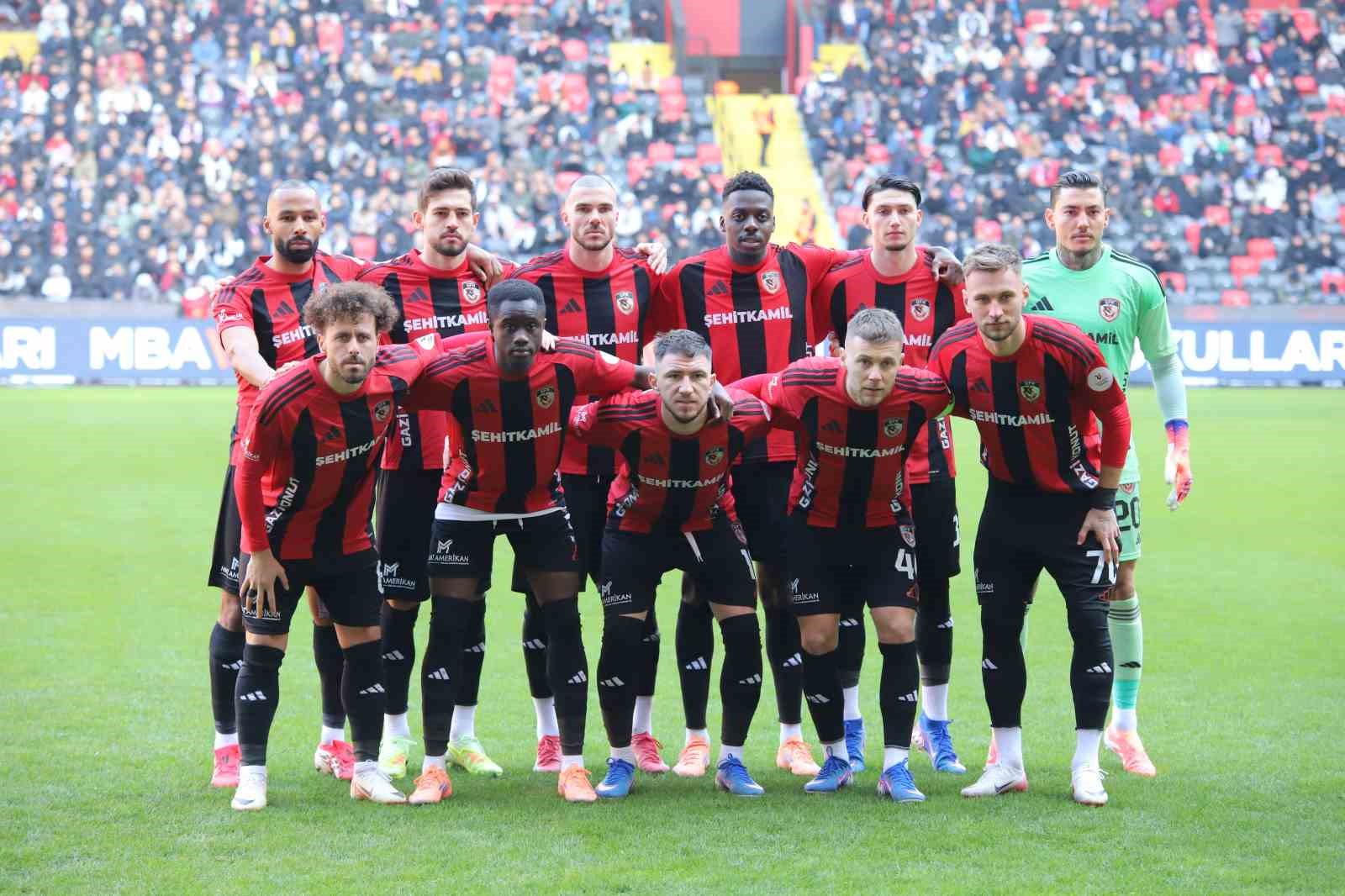 Trendyol Süper Lig: Gaziantep FK: 1 - Konyaspor: 0 (İlk yarı)
