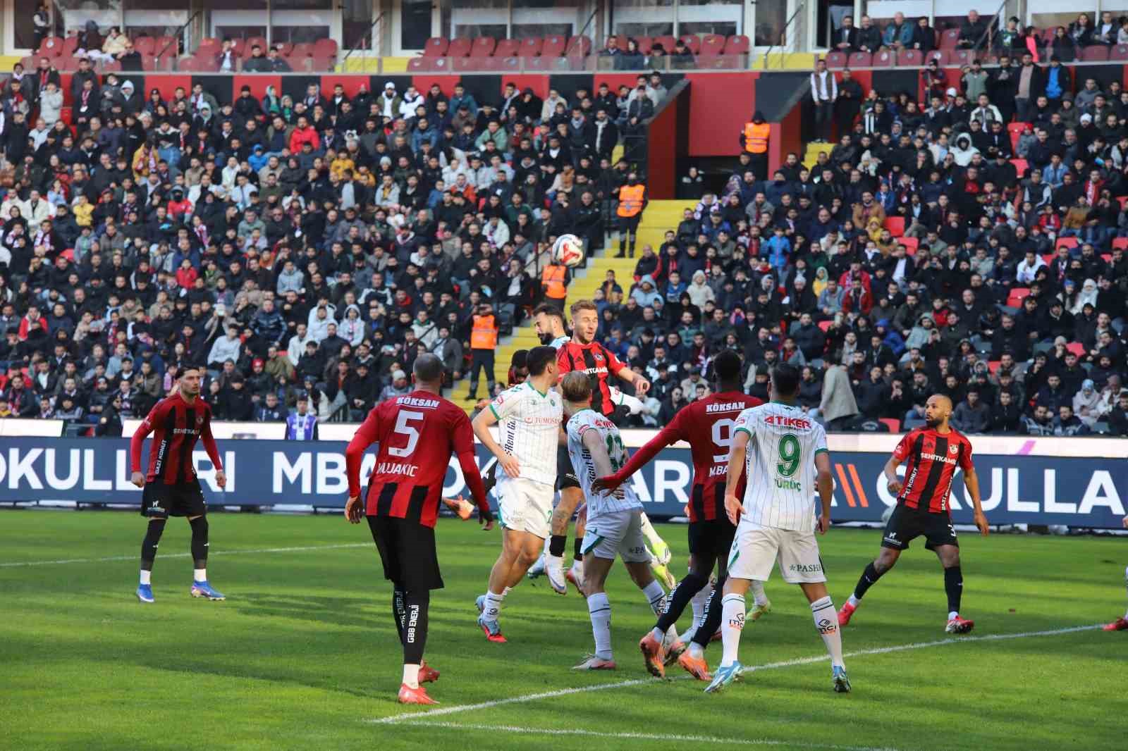 Trendyol Süper Lig: Gaziantep FK: 1 - Konyaspor: 1 (Maç sonucu)
Trendyol Süper Lig: Gaziantep FK: 1 - Konyaspor: 1 (Maç sonucu)