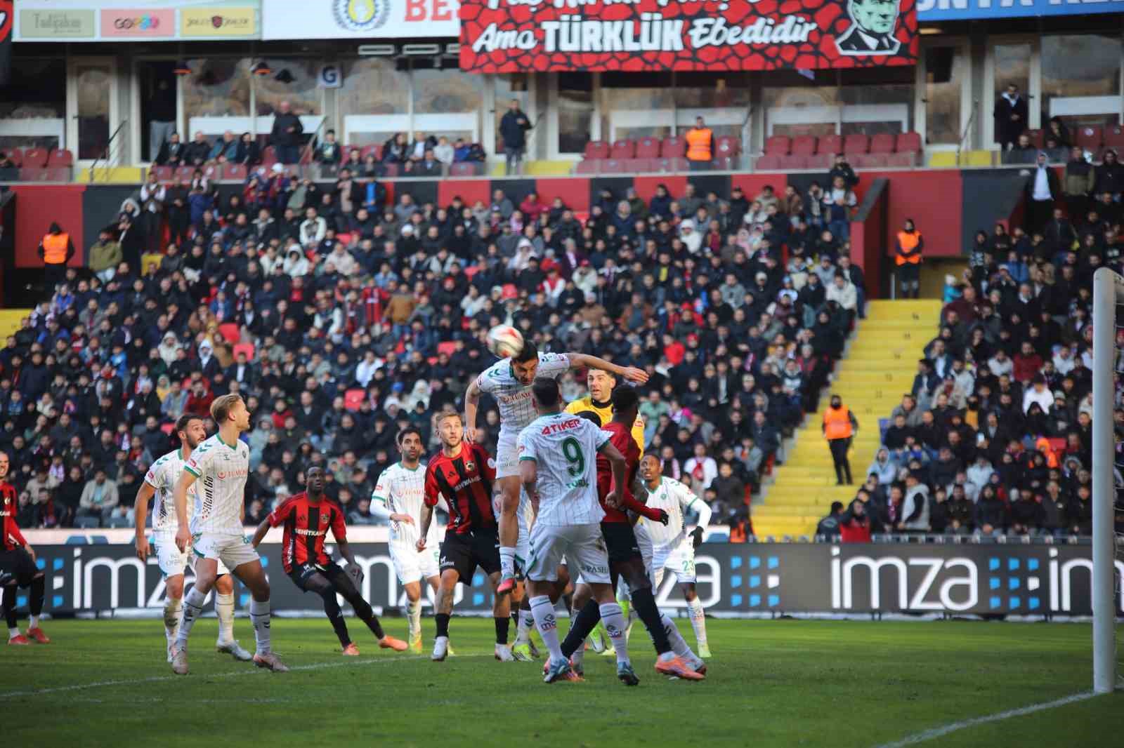Trendyol Süper Lig: Gaziantep FK: 1 - Konyaspor: 1 (Maç sonucu)
Trendyol Süper Lig: Gaziantep FK: 1 - Konyaspor: 1 (Maç sonucu)