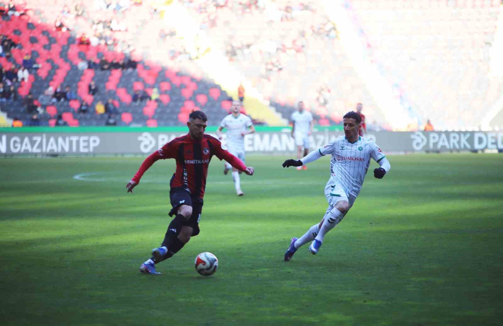 Trendyol Süper Lig: Gaziantep FK: 1 - Konyaspor: 1 (Maç sonucu)
Trendyol Süper Lig: Gaziantep FK: 1 - Konyaspor: 1 (Maç sonucu)