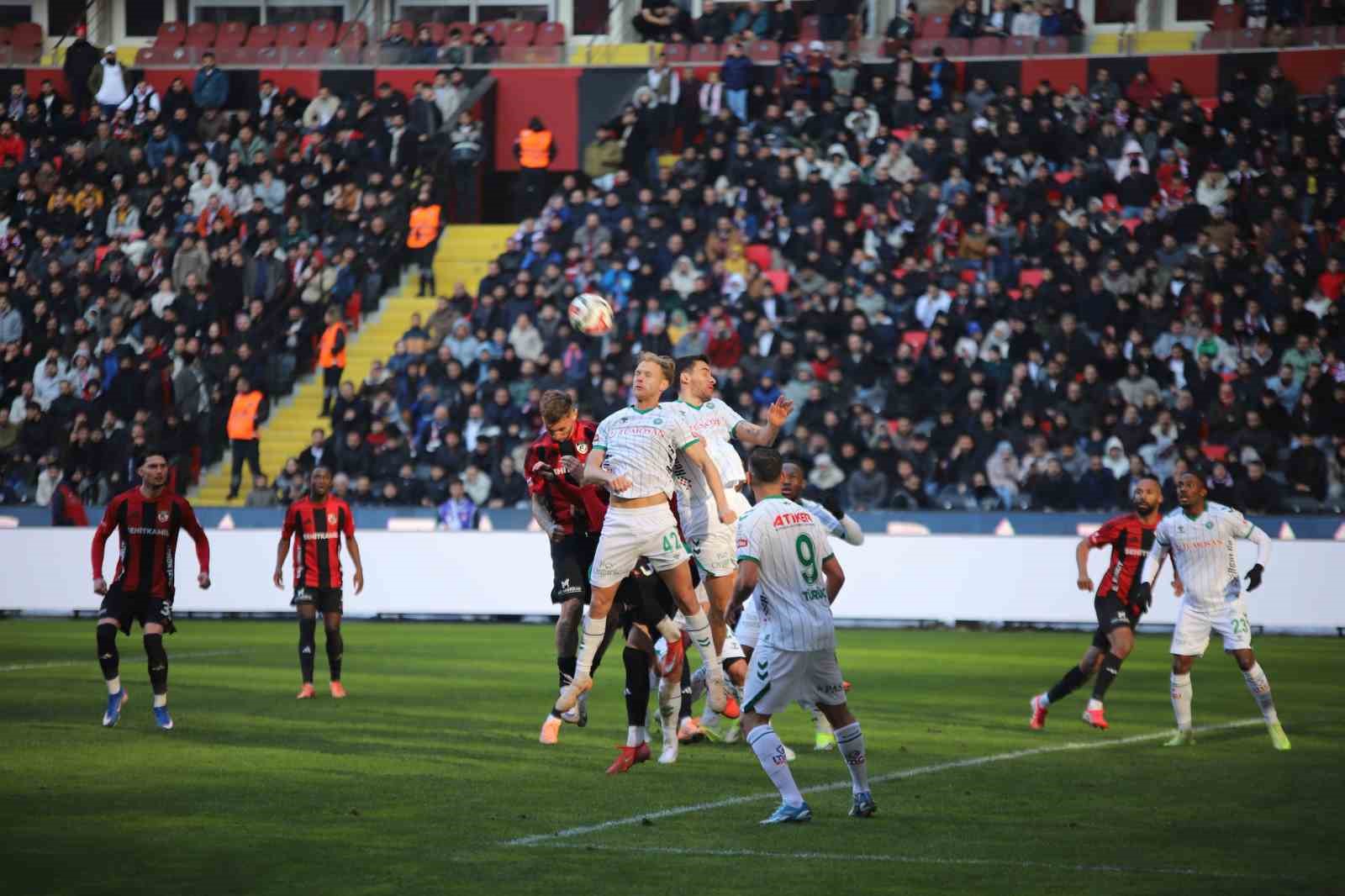 Trendyol Süper Lig: Gaziantep FK: 1 - Konyaspor: 1 (Maç sonucu)
Trendyol Süper Lig: Gaziantep FK: 1 - Konyaspor: 1 (Maç sonucu)