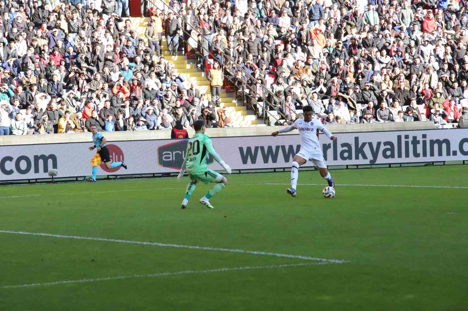 Trendyol Süper Lig: Gaziantep FK: 1 - Trabzonspor: 2 (İlk yarı)
