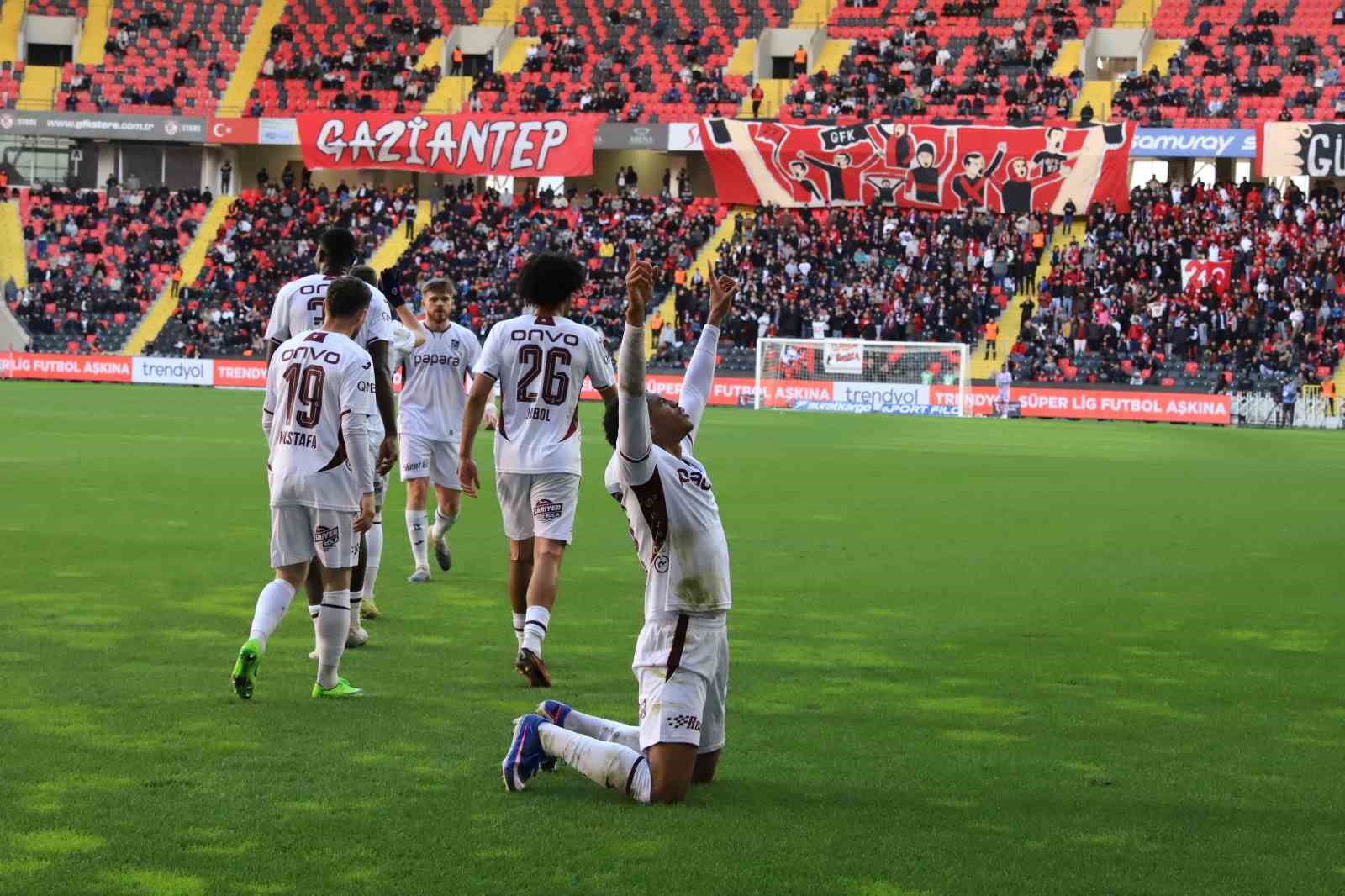 Trendyol Süper Lig: Gaziantep FK: 1 - Trabzonspor: 2 (İlk yarı)

