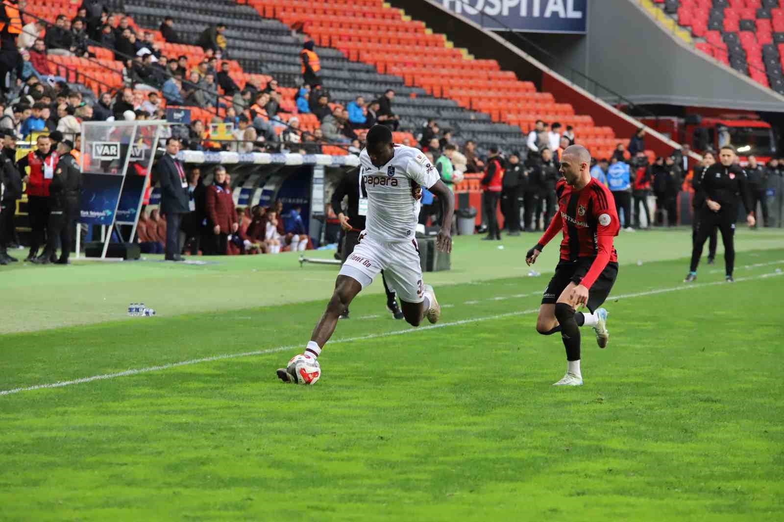 Trendyol Süper Lig: Gaziantep FK: 1 - Trabzonspor: 2 (Maç sonucu)
Trendyol Süper Lig: Gaziantep FK: 1 - Trabzonspor: 2 (Maç sonucu)