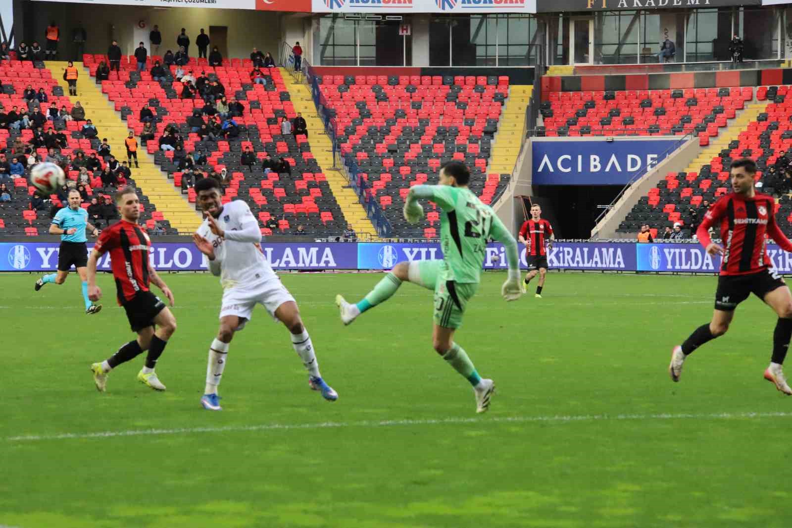 Trendyol Süper Lig: Gaziantep FK: 1 - Trabzonspor: 2 (Maç sonucu)
Trendyol Süper Lig: Gaziantep FK: 1 - Trabzonspor: 2 (Maç sonucu)