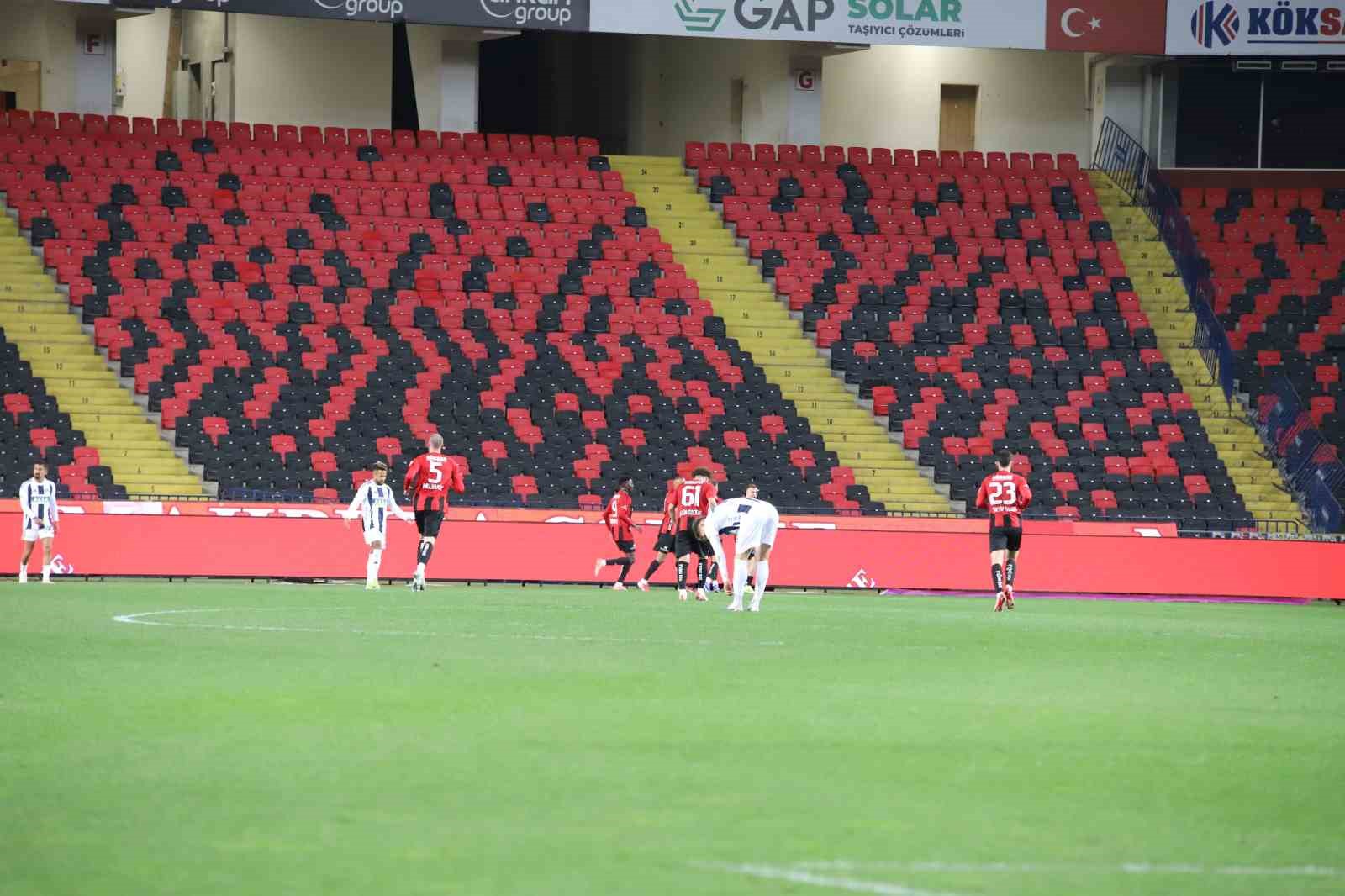 Trendyol Süper Lig: Gaziantep FK: 2 - Kasımpaşa: 1 (İlk yarı)
