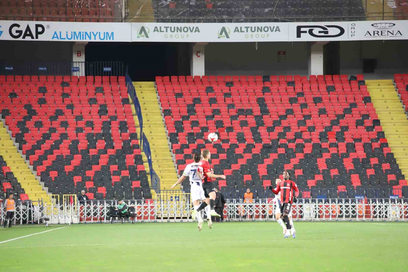Trendyol Süper Lig: Gaziantep FK: 2 - Kasımpaşa: 1 (İlk yarı)
