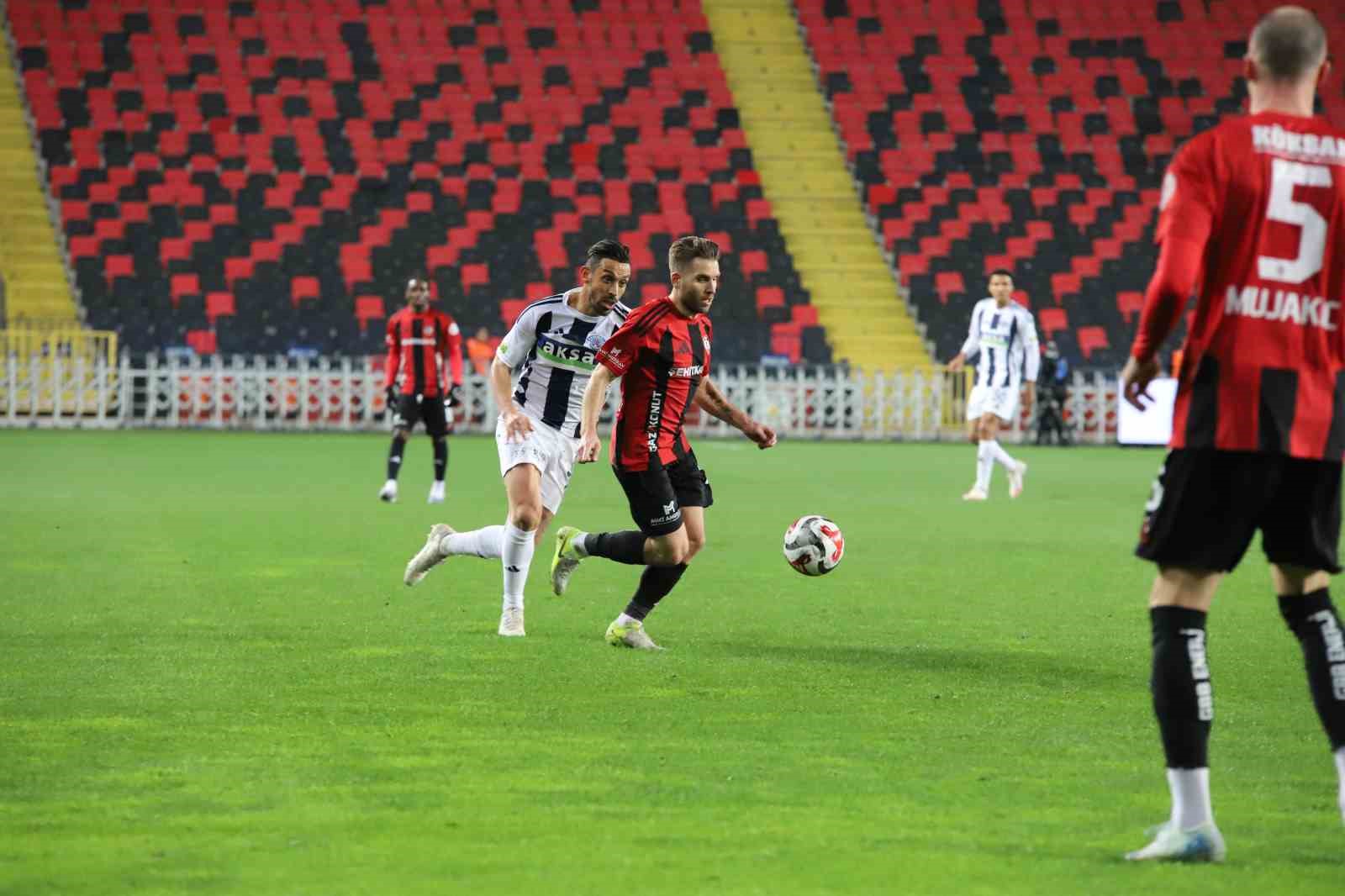 Trendyol Süper Lig: Gaziantep FK: 2 - Kasımpaşa: 1 (İlk yarı)
