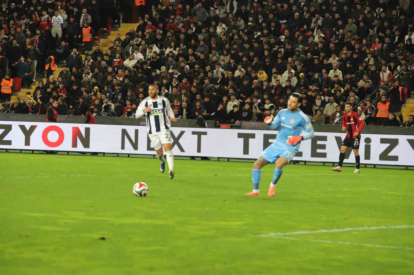 Trendyol Süper Lig: Gaziantep FK: 2 - Kasımpaşa: 1 (İlk yarı)
