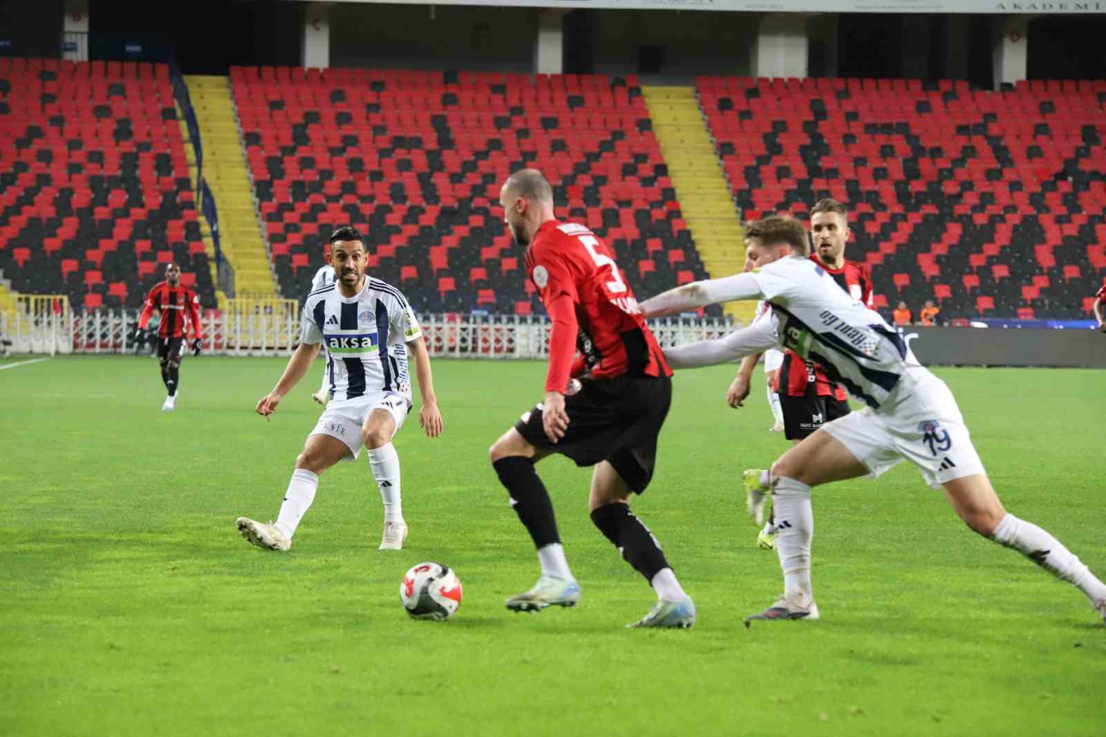Trendyol Süper Lig: Gaziantep FK: 2 - Kasımpaşa: 1 (İlk yarı)
