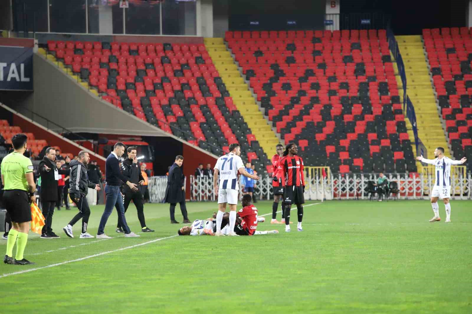 Trendyol Süper Lig: Gaziantep FK: 2 - Kasımpaşa: 1 (İlk yarı)
