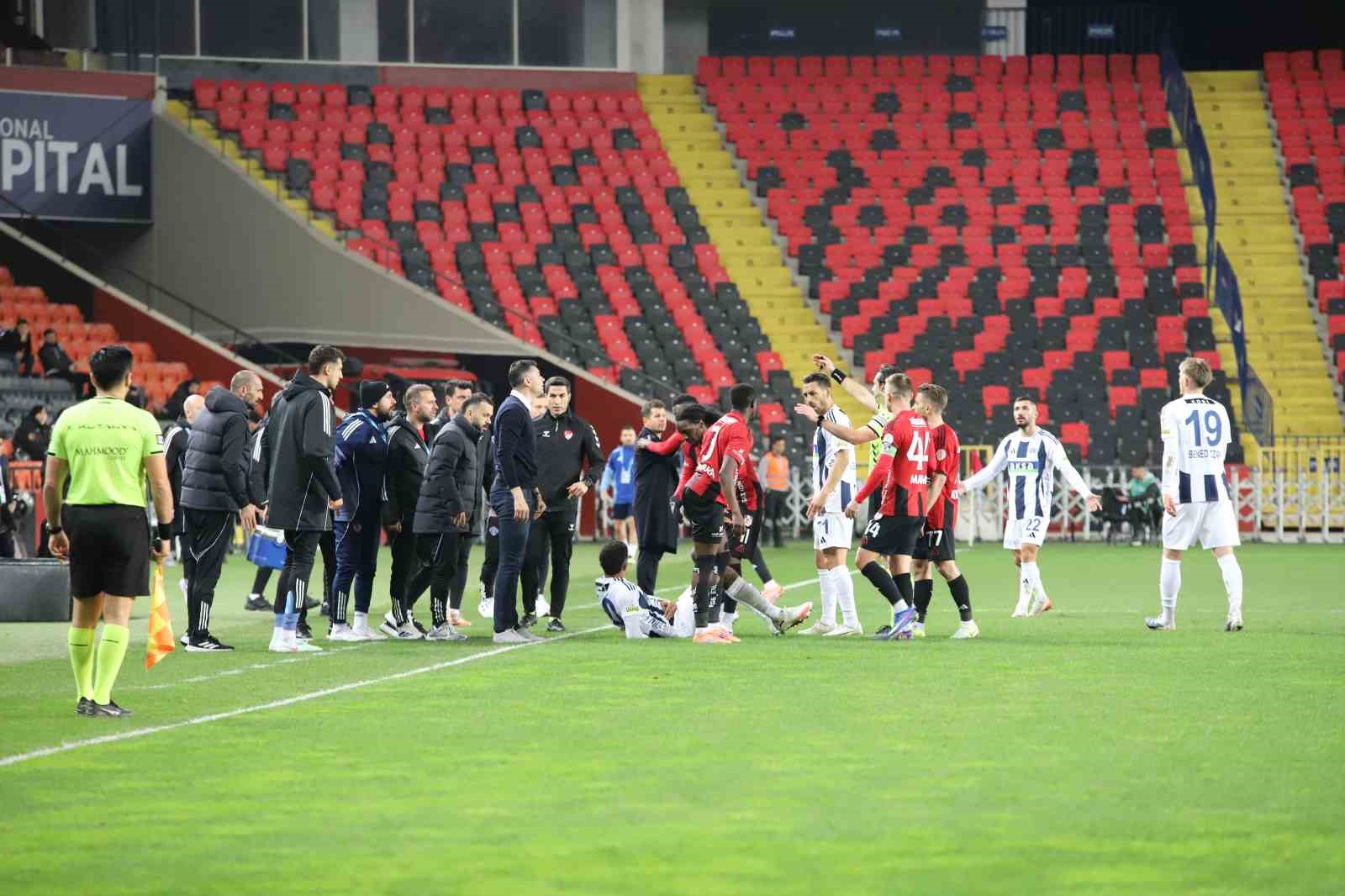 Trendyol Süper Lig: Gaziantep FK: 2 - Kasımpaşa: 1 (İlk yarı)
