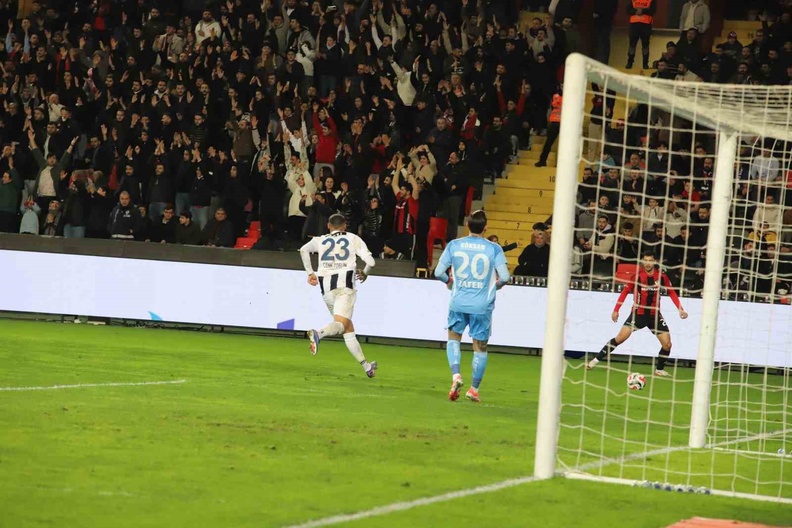 Trendyol Süper Lig: Gaziantep FK: 2 - Kasımpaşa: 1 (İlk yarı)
