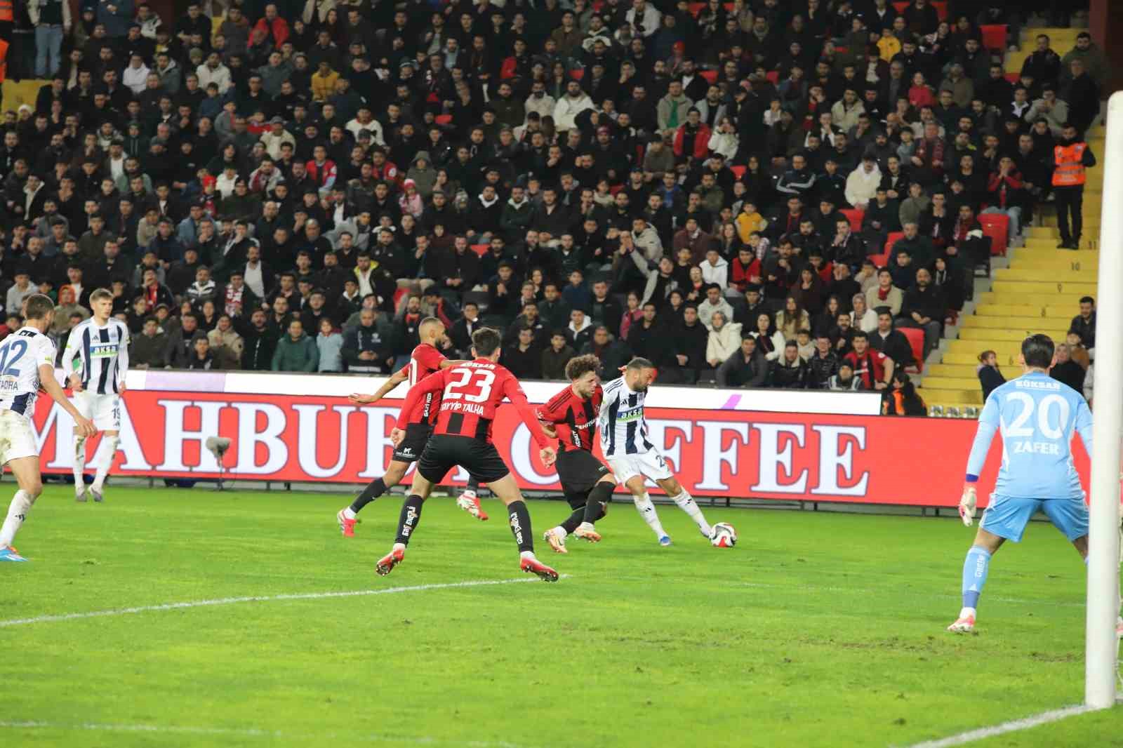 Trendyol Süper Lig: Gaziantep FK: 2 - Kasımpaşa: 1 (İlk yarı)
