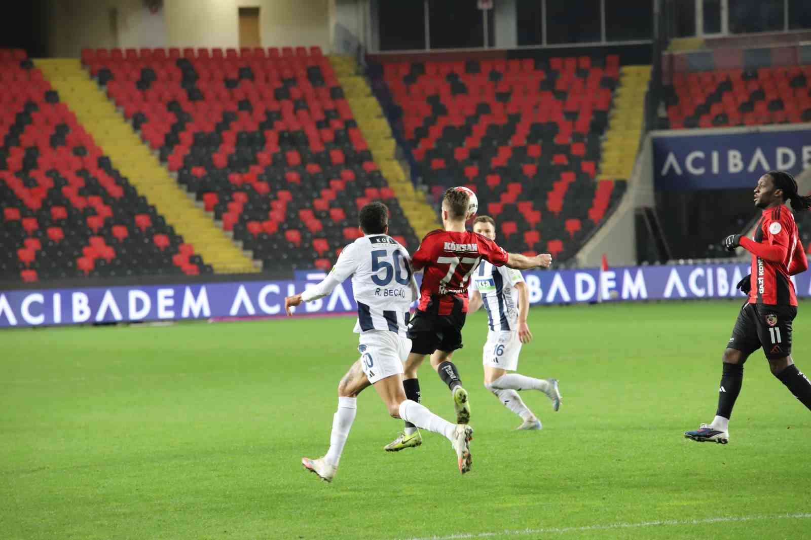 Trendyol Süper Lig: Gaziantep FK: 2 - Kasımpaşa: 1 (İlk yarı)
