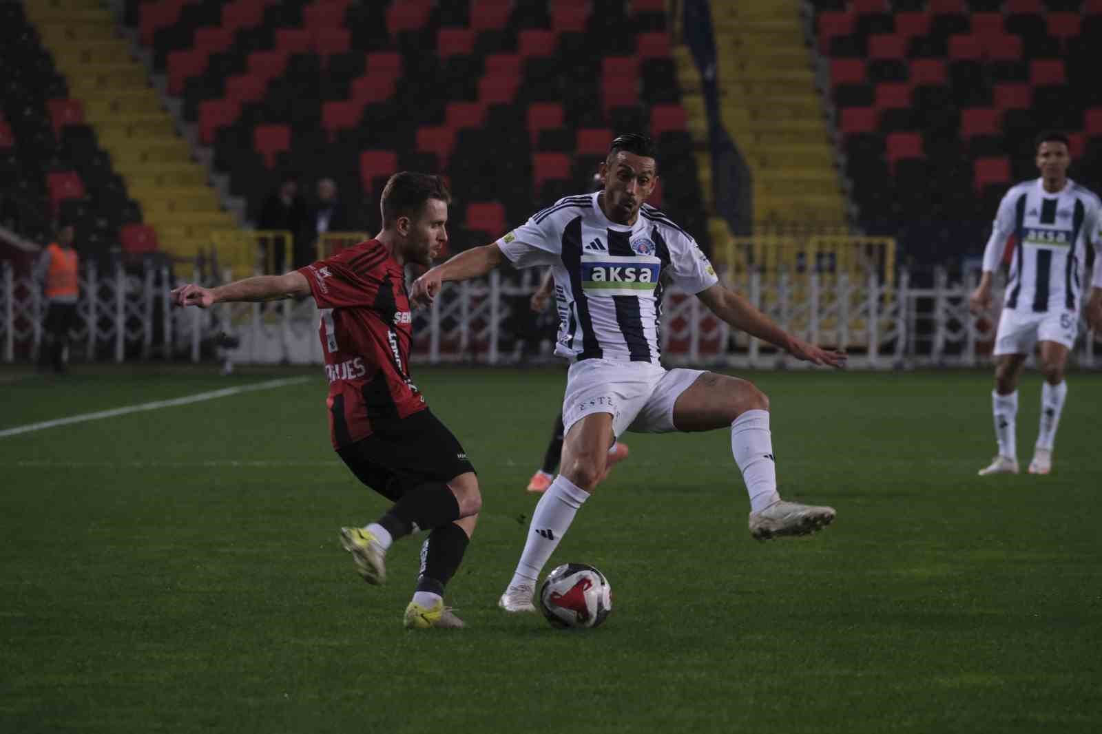 Trendyol Süper Lig: Gaziantep FK: 2 - Kasımpaşa: 1 (İlk yarı)
