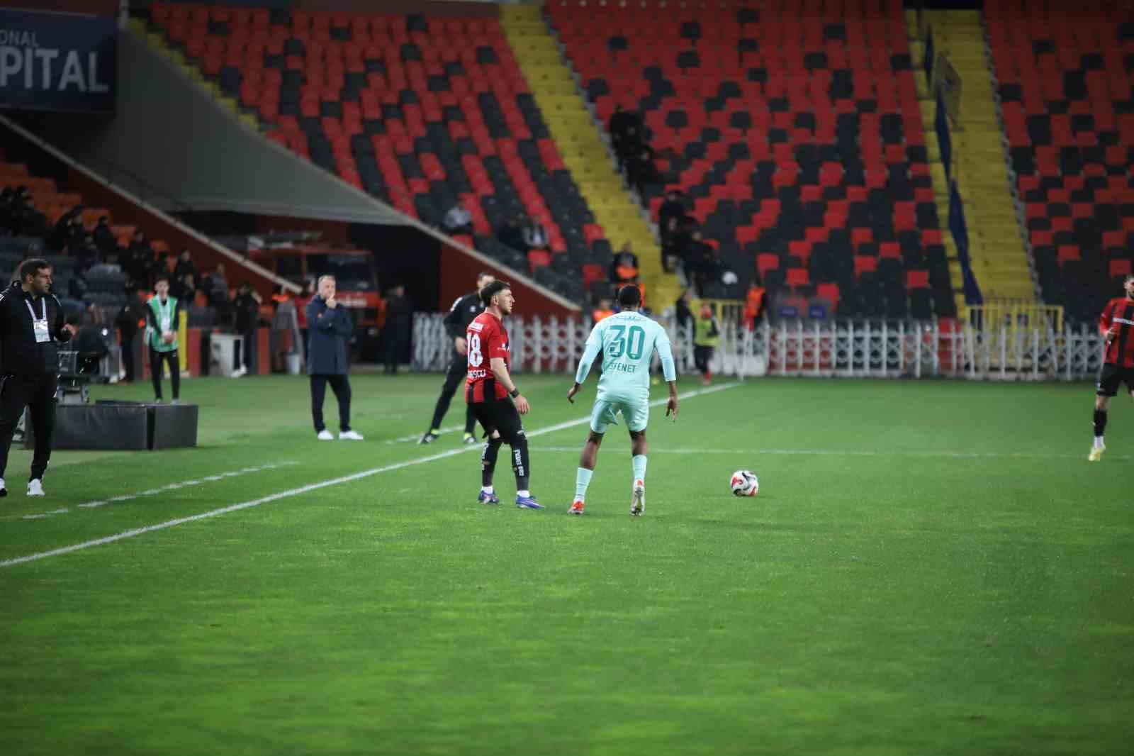 Trendyol Süper Lig: Gaziantep FK: 2 - Kayserispor: 0 (İlk yarı)
