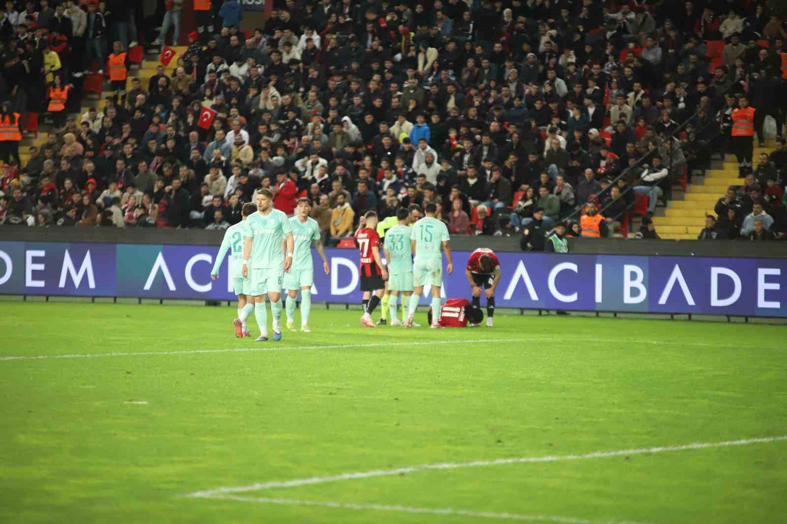 Trendyol Süper Lig: Gaziantep FK: 2 - Kayserispor: 0 (İlk yarı)
